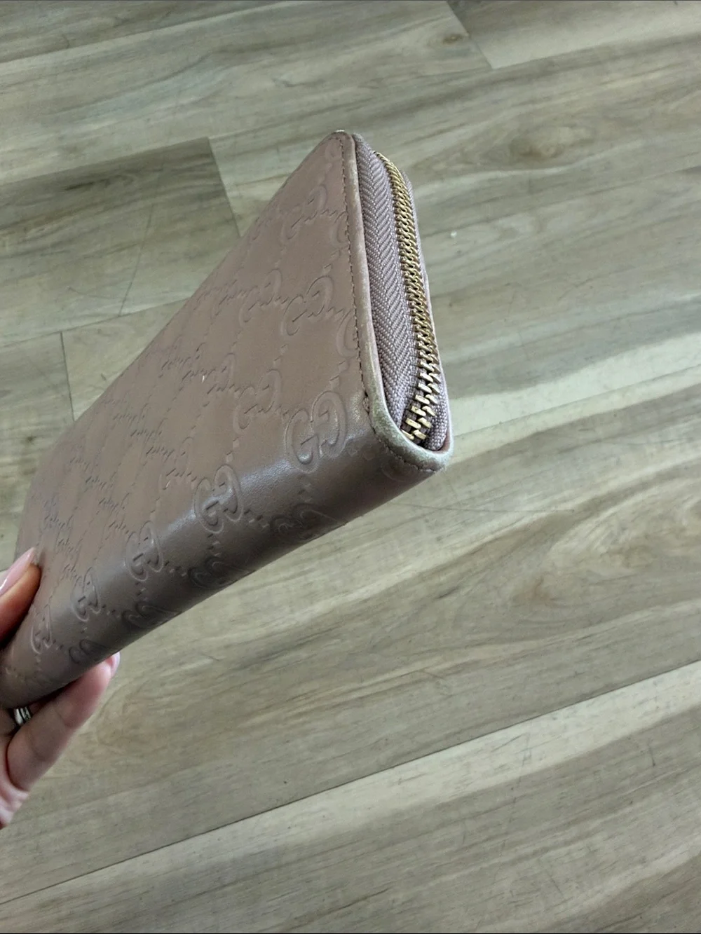 Gucci Blush Embossed GG Zip Around Wallet - Picture 2 of 4